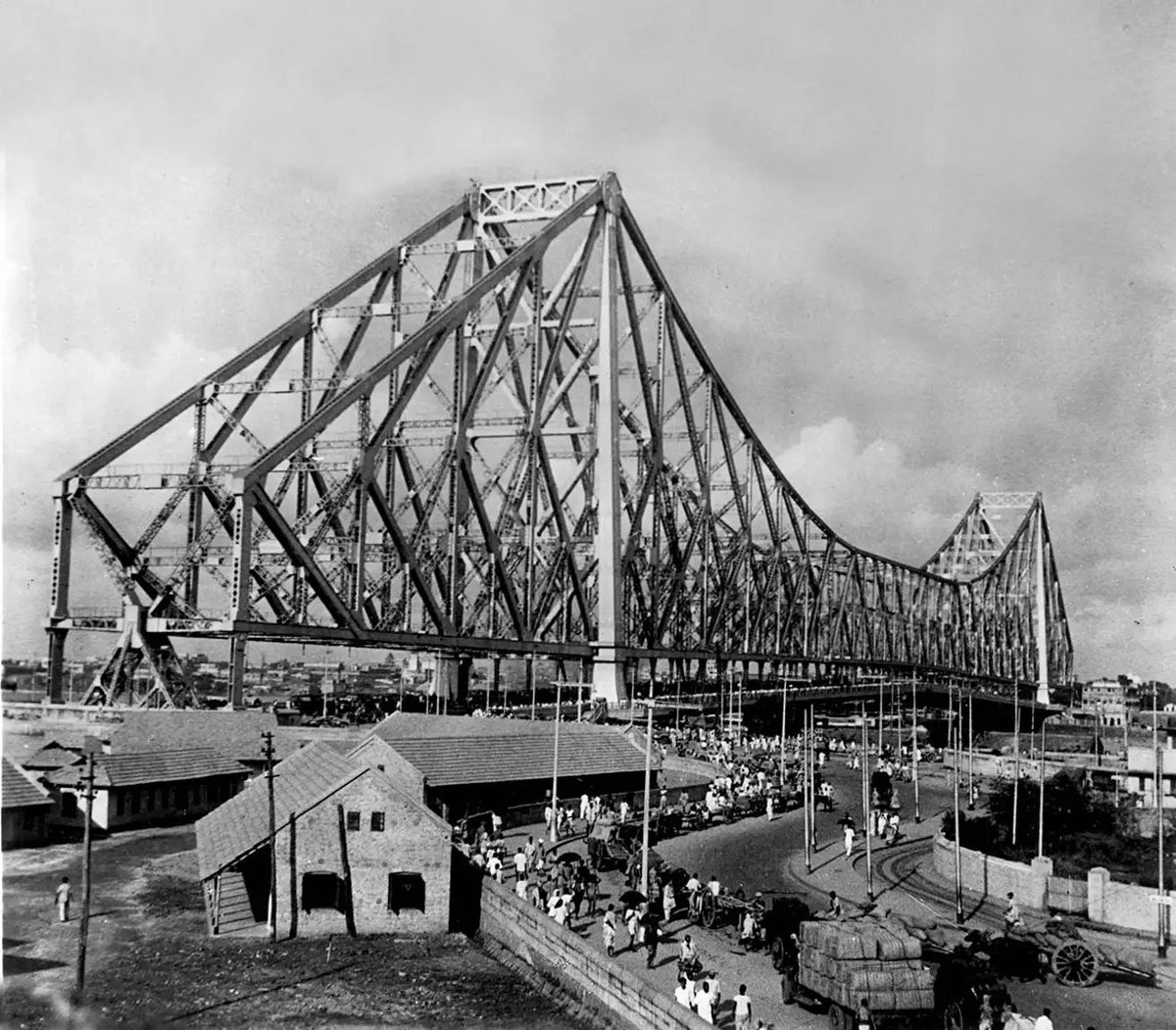 WikiKolkata's tweet image. The Howrah bridge.Image: Clyde Waddell/Upenn MS Coll. 802
#KolkataHistory
#CalcuttaChronicles
#CityofJoyHistory
#ColonialKolkata
#KolkataHeritage