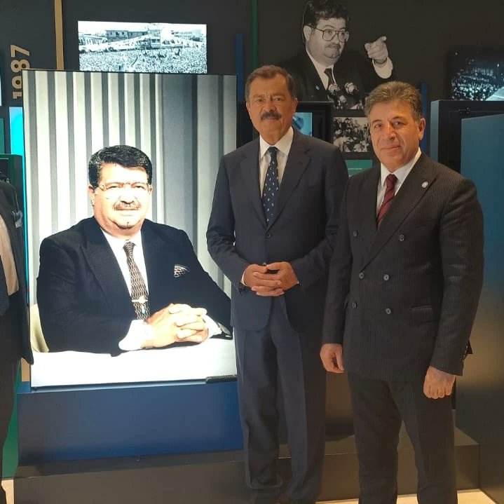 iosidorgtr's tweet photo. İOSİD Yönetim Kurulu olarak
8. Cumhurbaşkanımız merhum Turgut Özal’ın kabrini ziyaret ettik. Yol arkadaşı eski maliye Bakanı Lütfullah Kayalar ile hoş bir sohbet gerçekleştirdik. https://t.co/0tw7EBnDHO