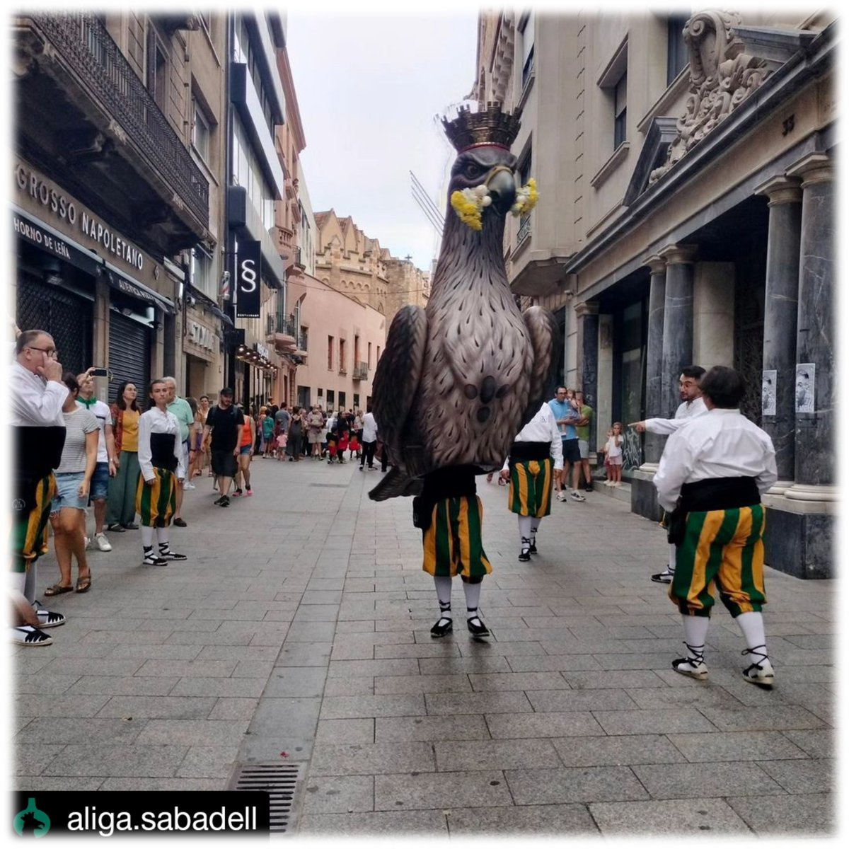 aliguesdecat's tweet photo. #Repost @aliga.sabadell

Seguici d'inici de festa major! 

#àliga #sabadell #fmsbd23 #bestiari #seguici #culturapopular
#AligaDeSabadell #AligaDeCatalunya #AliguesDeCatalunya #AliguesDelsPaisosCatalans #BallDeLAliga #DansaDeLAliga #FiguresZoomorfiques #ImatgeriaFestiva
#Bestiari https://t.co/sBXrwF7Ot5