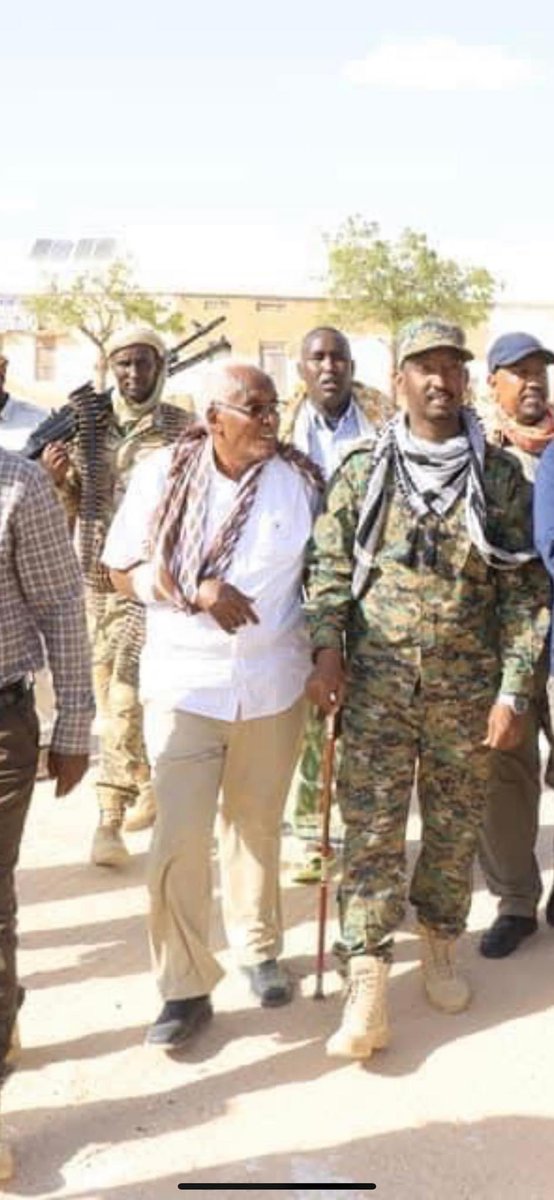 MAWareSO's tweet photo. MP Dhabanacad, the oldest parliamentarian &amp; recent survivor of a Shabaab car bomb, could have come to Mogadishu or gone abroad to nurse his injuries. He choose instead, injured arm and all, to stay in the frontlines and inspire the young in the SNA and community forces. Respect! https://t.co/Vid7dNvPKd
