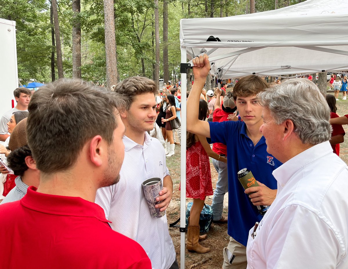 HunterLundyGov's tweet photo. I had a great time yesterday at the @LATech football game. #Louisiana https://t.co/PJUwZh3ec0
