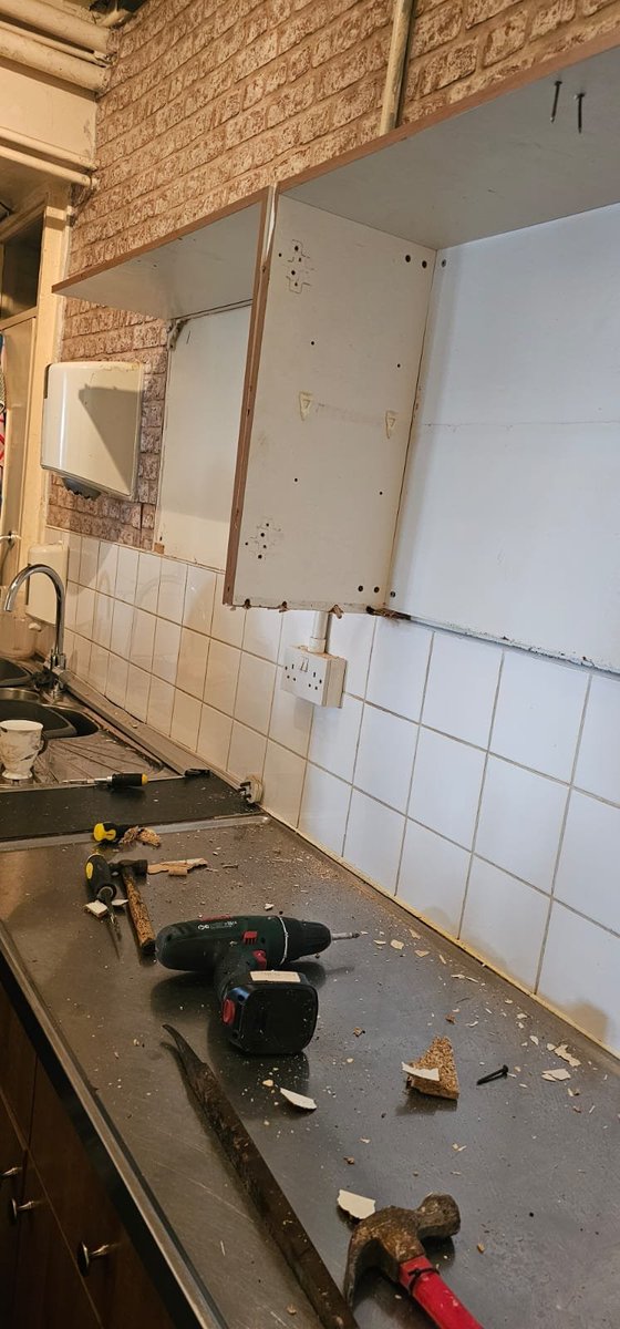 subensoncarson's tweet image. when you can labour like the best of them to start ripping out bits in readiness to achieve new things i the centre love what we do. if it needs doing, just get it done,,,