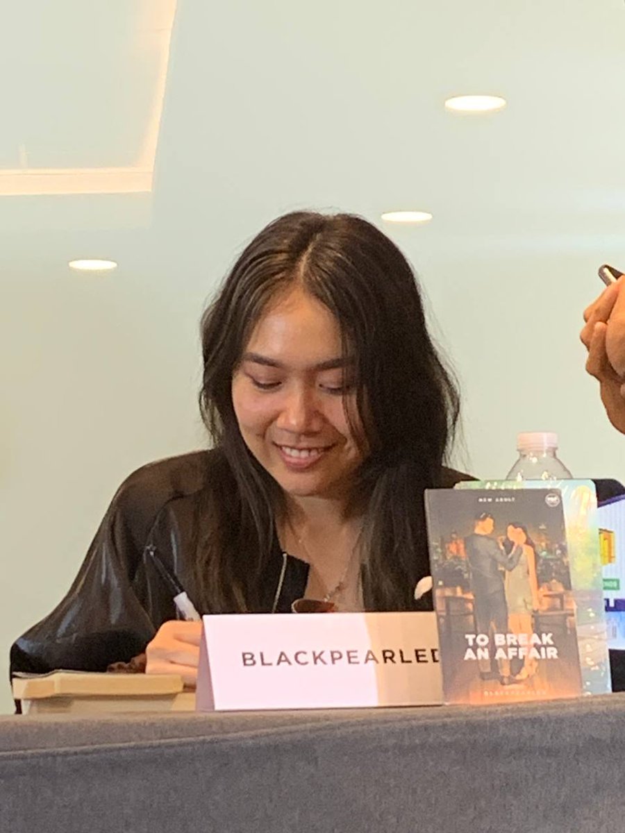 rouxfontaneza's tweet photo. The sole reason I went to MIBF 2023.
The one who made me experience MIBF for the first time.
Thank you, ate Dane, so much! I will forever treasure this moment with you. 🥹

#blackpearled #MIBF2023 https://t.co/C9x3YsW8vb