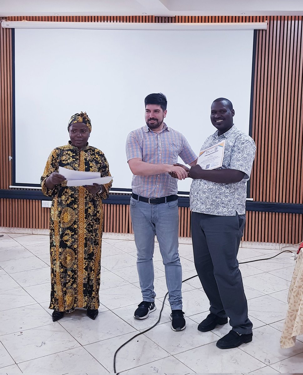 DavidFechner1's tweet photo. Notre formationde 4 jours sur "l'intégration transversale du #genre dans les projets et programmes" à #Bukavu n'a pas seulement été très enrichissante pour nos Partenaires du #Rwanda, #Burundi et de la #RDC mais aussi pour moi-même!

@zfdnews  @giz_rwanda  @giz_rdcongo https://t.co/3vnxlKcX89