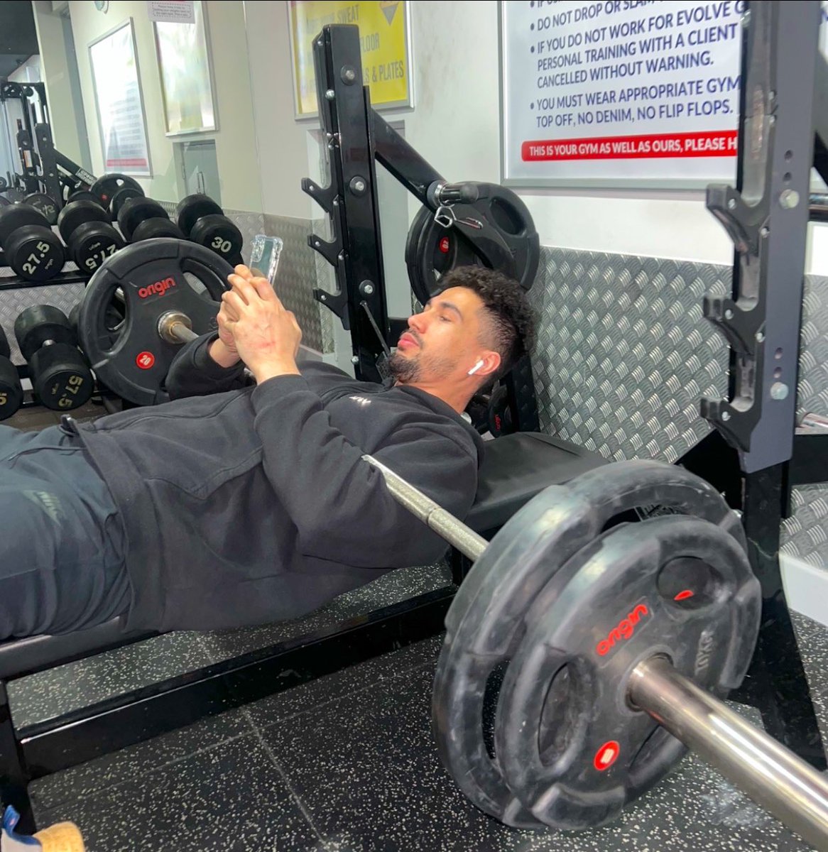 Whotfismick's tweet photo. “Never busy for you babe” https://t.co/qECZKTvMaX