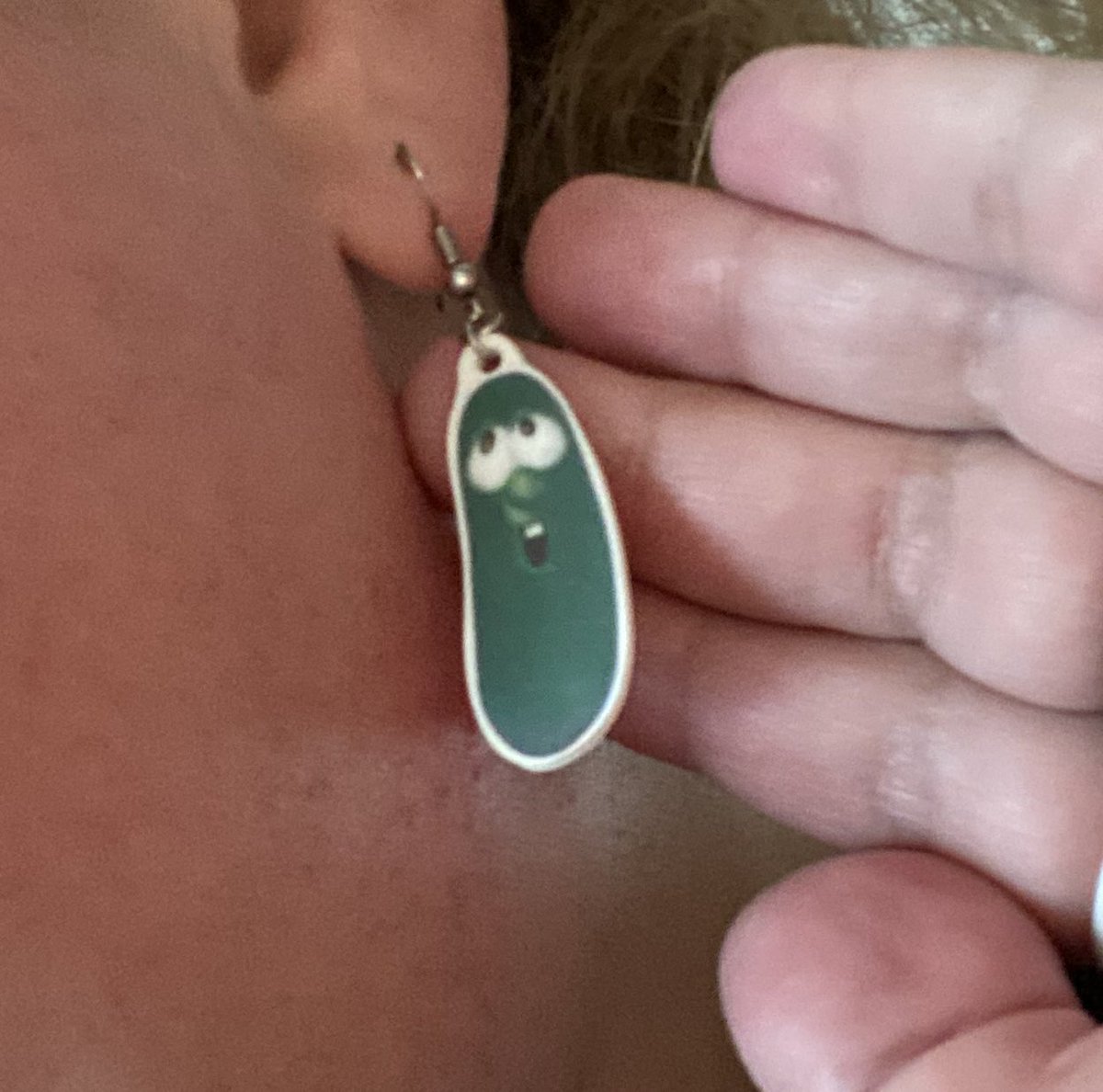Anthro72's tweet photo. I’m cranky. No one at church recognized my earrings. What kind of heathenous world do we live in? #VeggieTales #BobAndLarry @philvischer @MikeNawrocki  @LisaVischer #ImSoBlueHooHoo https://t.co/40NoMjKzU9
