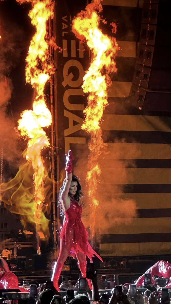 familiaespos's tweet photo. Yo soy rojo fuego 
no soy un color tan clarito https://t.co/DXYjTjbXmo