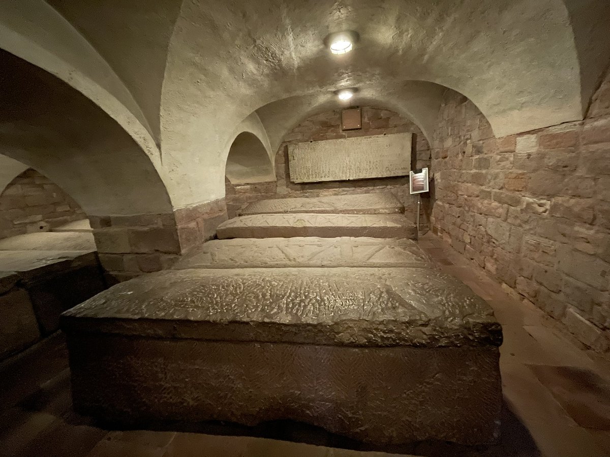 There has been a cathedral on the same site at Worms since the 7C but the current one dates from early 12C. Members of the Salian dynasty were interred here in the 10 & 11C, some in re-used Roman coffins. #SpoliaSunday