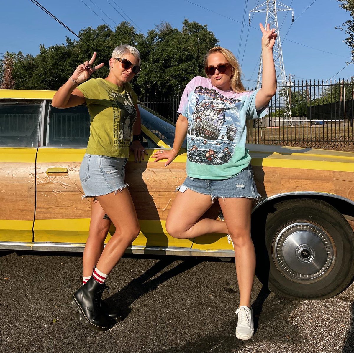 SheraEichler's tweet photo. “No autographs, please.”
Spent the morning filming the trailer for the next Ray Spivey production, The Weedhacker Massacre!!! 13 coeds headed to the Earth Wind Music Festival in Red Eye, the illegal weed capital of TX. What could possibly go wrong?! #darkcomedy #txlege https://t.co/Y0Pfp0EgGX