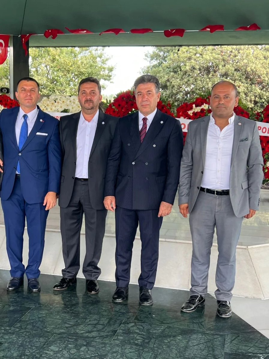 iosidorgtr's tweet photo. İOSİD Yönetim Kurulu olarak merhum Başbakan Adnan Menderes ve dava arkadaşları Hasan Polatkan ve  Fatih Rüştü Zorlu'nun ölüm yıl dönümleri dolayısıyla düzenlenen anma törenine katıldık.
Demokrasi  şehitlerimize Allah'tan rahmet diliyoruz, mekanları cennet olsun.. https://t.co/fHHKquhpci