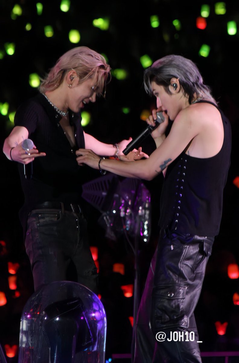 lee taeyong, what are you doing?