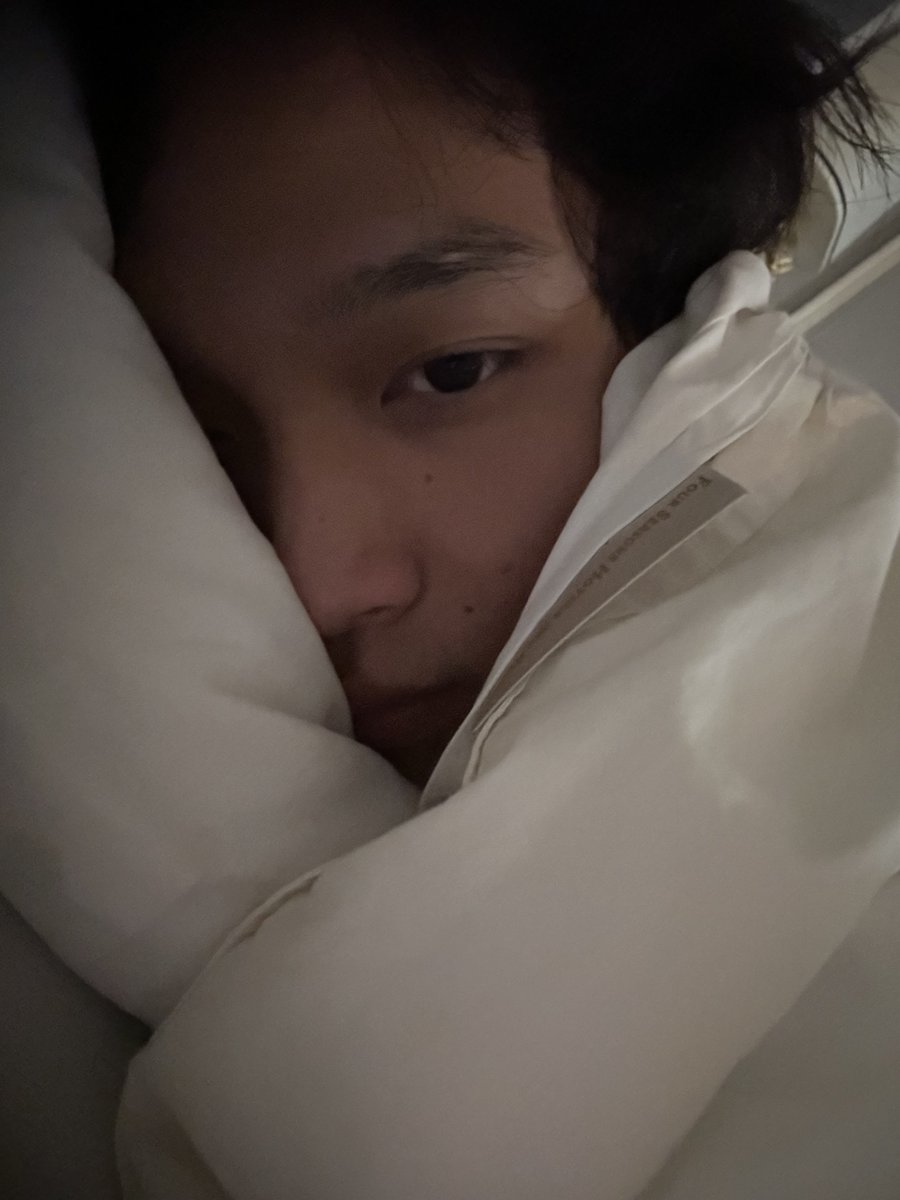 해찬이푹자구잇길
푹신푹신한침대에누어서
포근포근한이불덮구
잠이솔솔와서쉽게잠들엇으묜
푸욱자느라꿈도안꾸고
개운하게일어낫으묜
좋은월요일을보냇으묜
♡