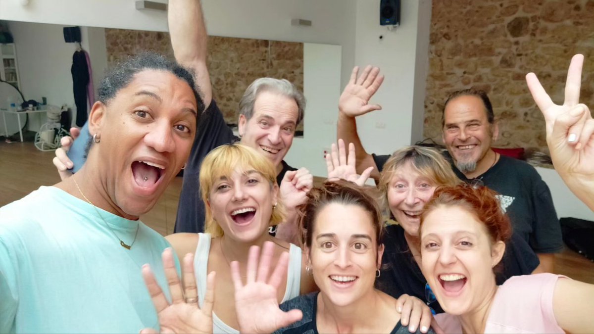 AddauraCia's tweet image. Ens fa molta il.lusió anunciar-vos...
...que a l'octubre MÓBILUS viatja a Bogotá!!!!!! 

#addaurateatrevisual #móbilus  
@EscenaFamiliar @ttp_cat @ciatre_teatre @UnimaEspana @IRLlull @catalanarts @MuseuTitellaCat @TEIAMONER