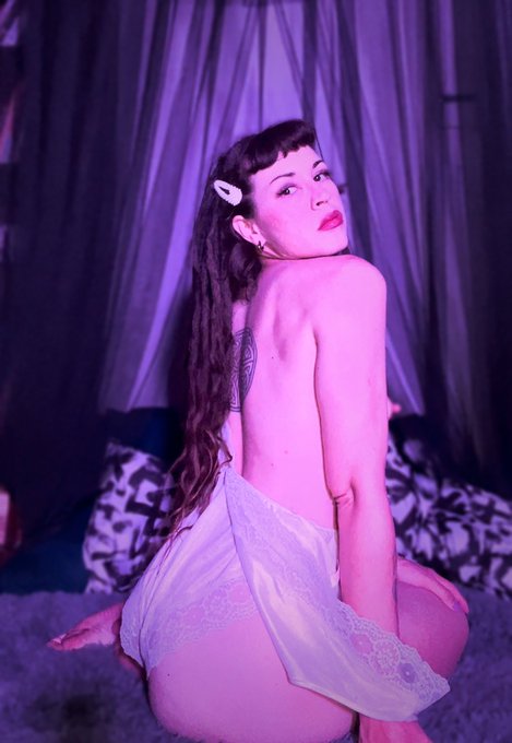 Hello! I&rsquo;m not dead but I did have some complications with my surgery that laid me up for a week.  (I<a href="/tag/throwback"class="tags"><span>#throwback</span></a>