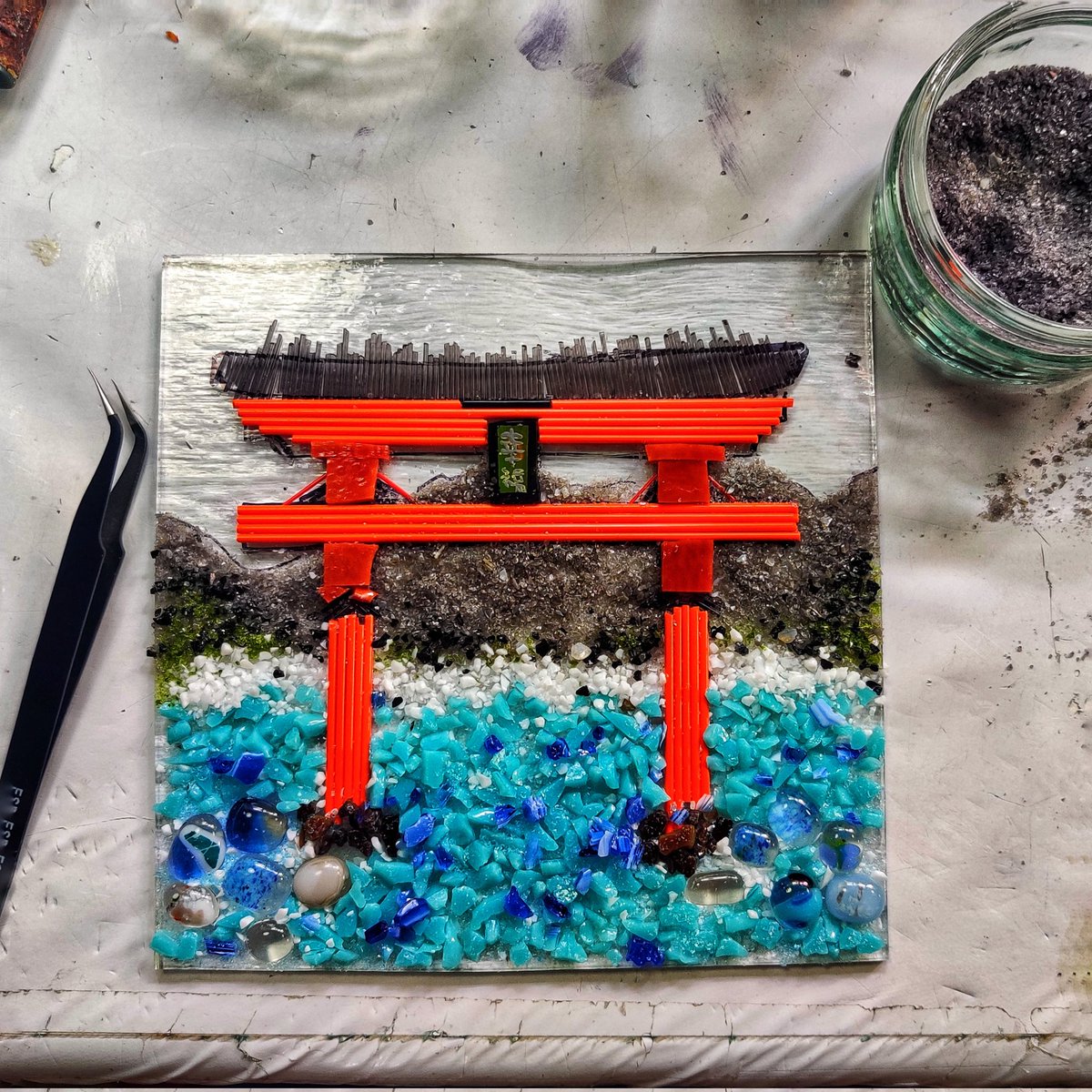 tamtarian's tweet photo. Glass fusion Torii wip! Into the kiln and will get to see it finished in about a week! #glass #art #絵 https://t.co/UdDVZdVIDA