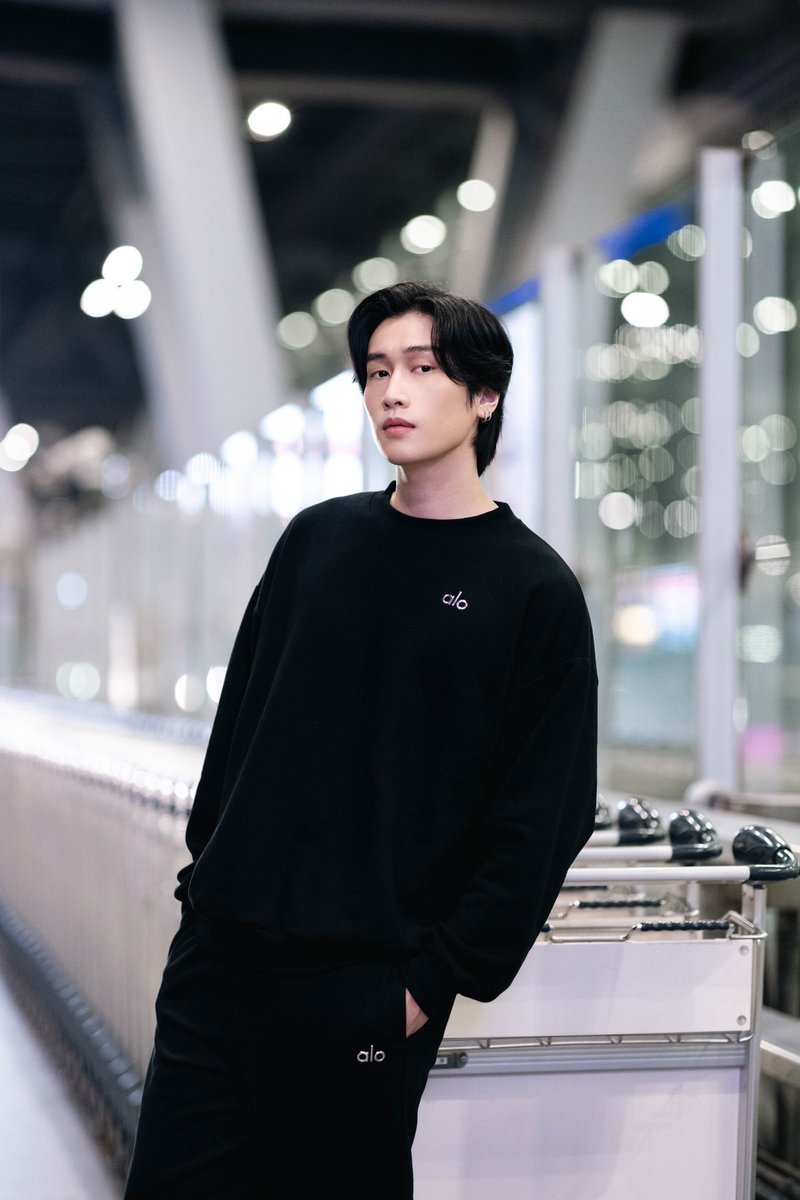 mintmag_th's tweet photo. ออกเดินทาง! ส่อง Airport Look สุดชิลแต่ยังคงความเท่ของหนุ่ม ‘ไบเบิ้ล วิชญ์ภาส’ ขณะเดินทางไปยัง ลอสแองเจลิส ประเทศสหรัฐอเมริกากับแบรนด์ #alo 💚

#AloxBible 
#BibleWichapas
#MintNews https://t.co/i4gASZAZNK