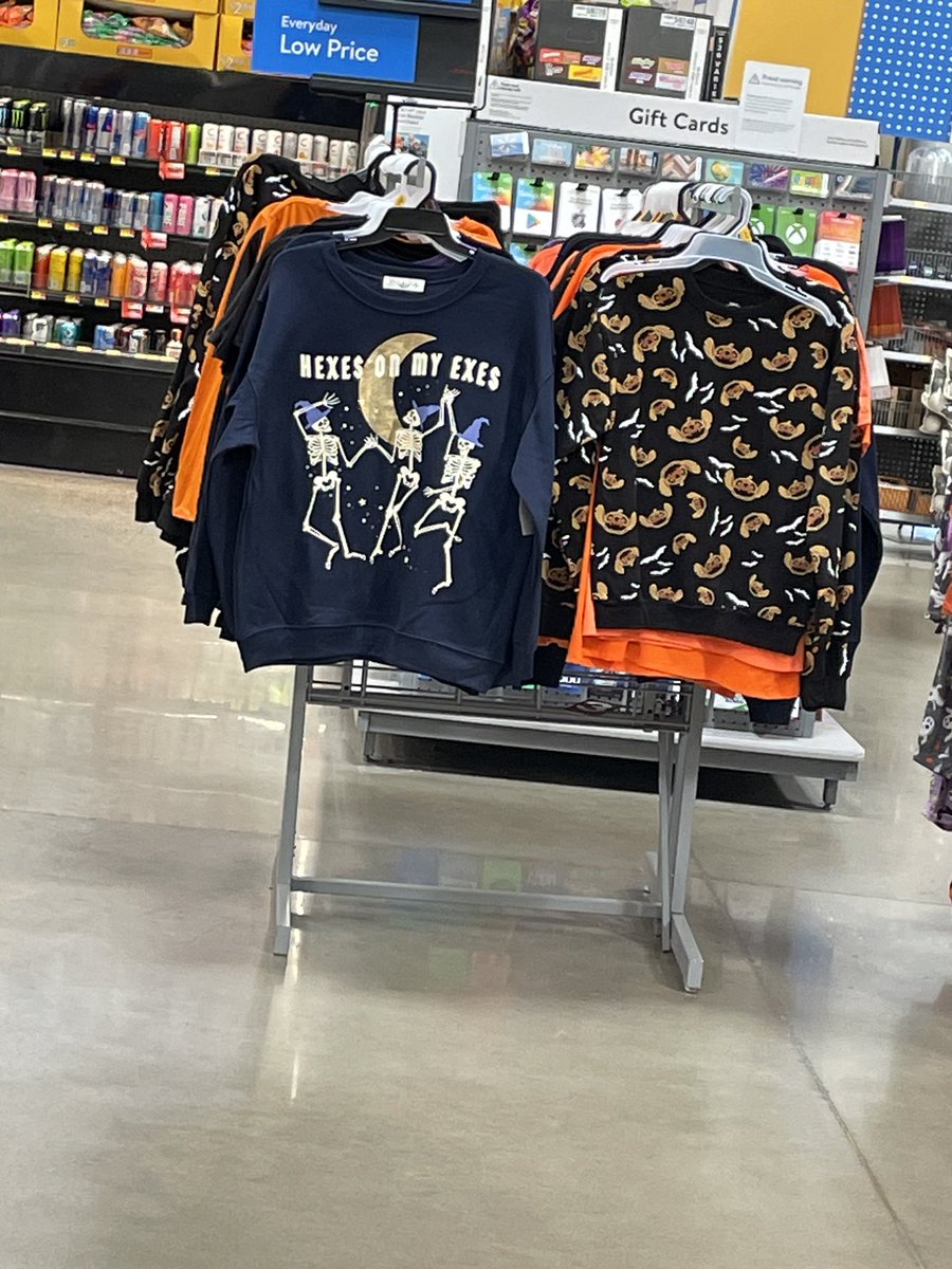 Sea_Calls's tweet photo. @LadyHawkins LOOK LOOK LOOK! A sweatshirt you need! https://t.co/1nwmIlgjam