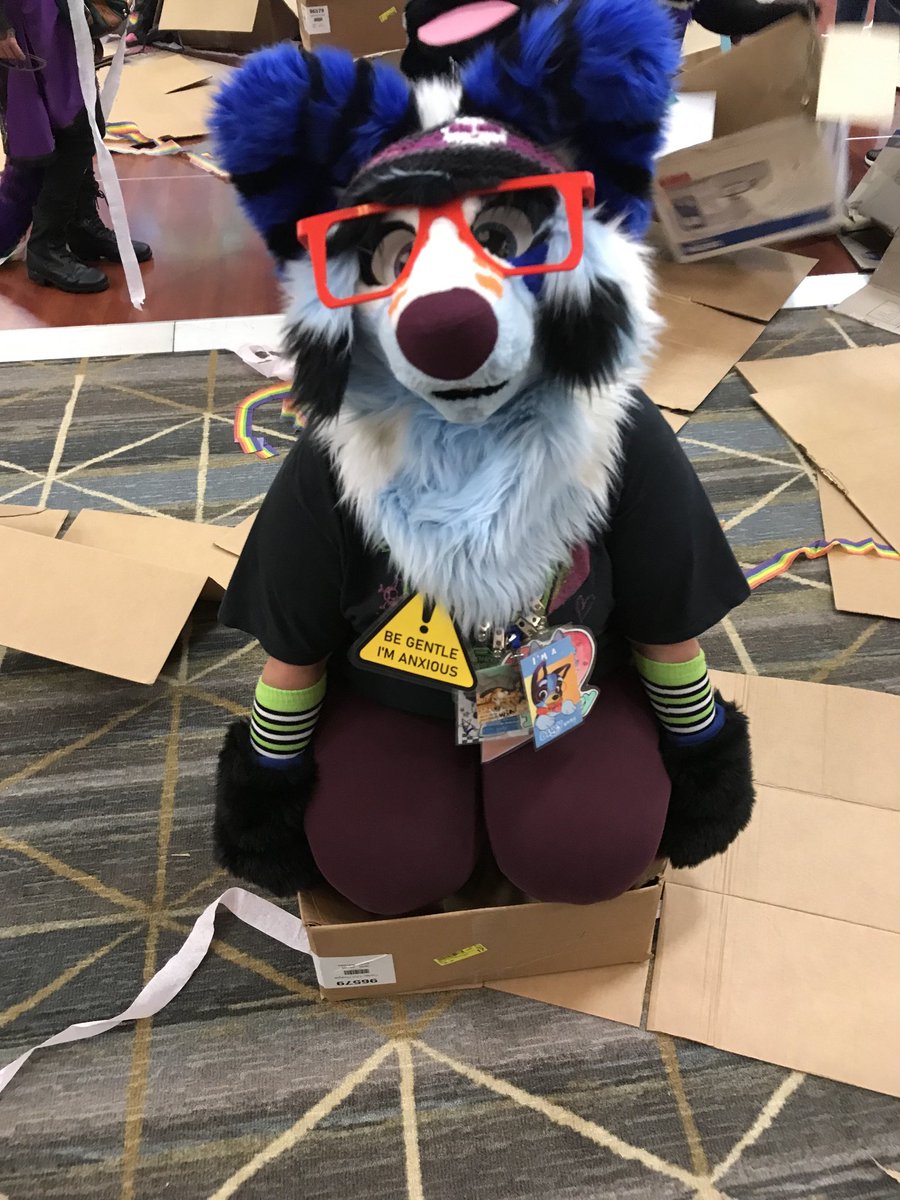Wikiwolffstudio's tweet photo. Im running around on the last day of #fursonacon #fsc23 #fursonacon23 if you see me say hi!! π https://t.co/vRo2qEzl38
