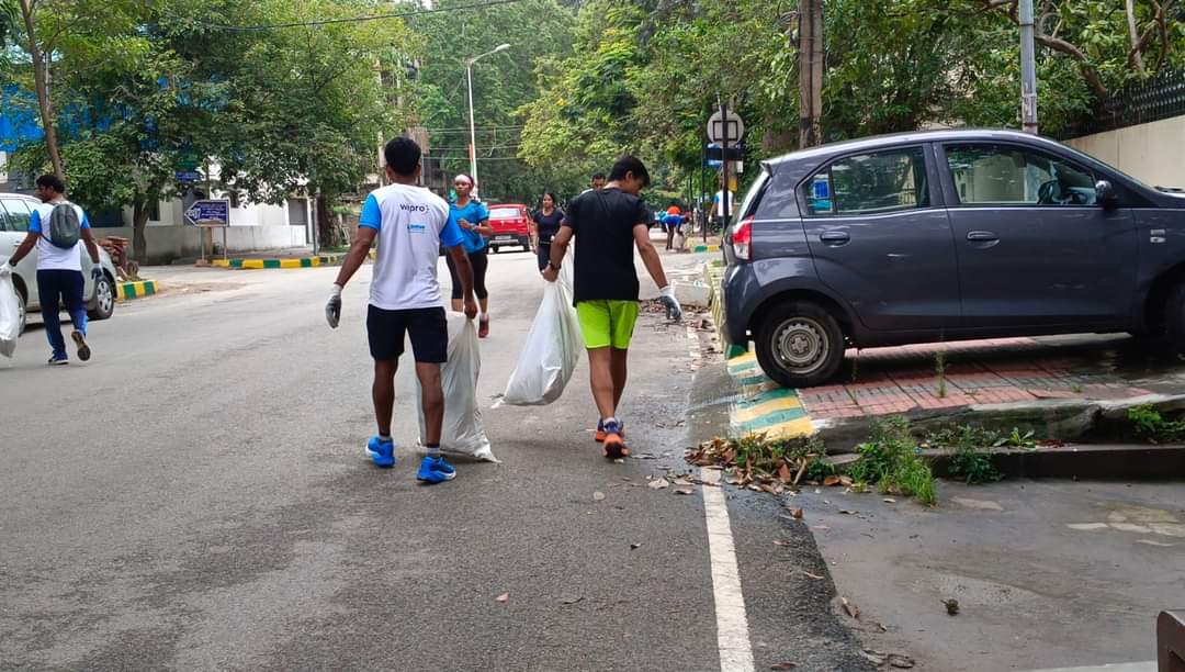 Swapnesh0109's tweet photo. Green Initiative Run (#PlogRun) by @Wipro #BengaluruMarathon at the Training Run event ✌️ 
#BBMP #SwachhBharat #SwachhBharatMission #plog #run #Bengaluru #runner #running #plogman #Runnerswapnesh #Indiarunners https://t.co/G3ANOnUKcm