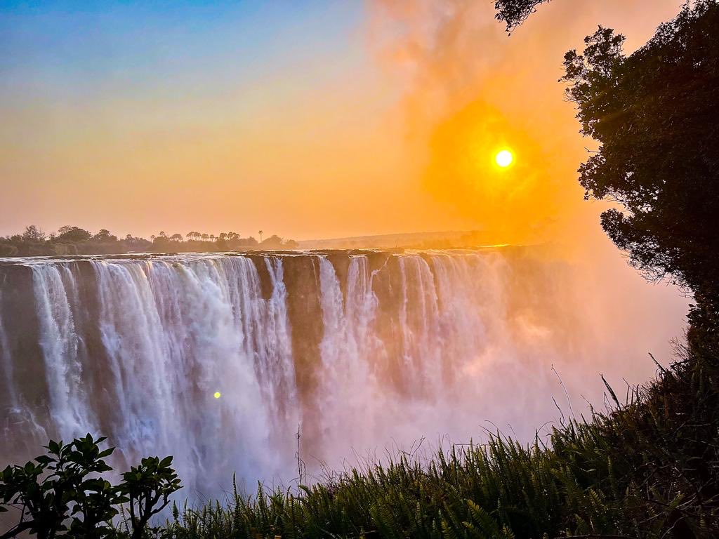 Sunset @Victoriafalls Zimbabwe 
#NaturePhotograpy #sundaymood #17september