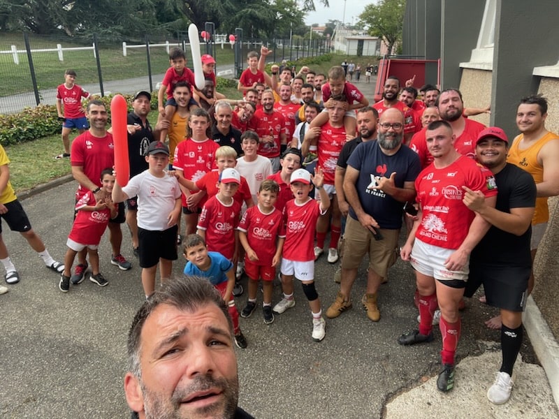 RCAuchGascogne's tweet photo. Le selfie de la victoire pour ce derby contre Fleurance, 23-17. #RCAG #LesDiablesRouge #AuchEnArmagnac #Gasconha #LesPaysans #Gers #CestLeGersBébé #Nationale2 https://t.co/KdTiifCuI0