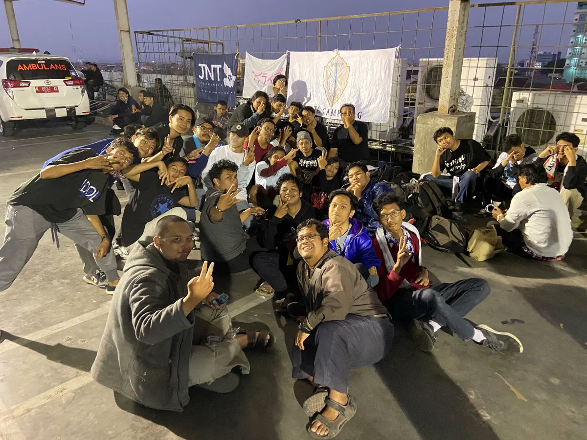 FumidasuSSG's tweet photo. Thank u for the event @helloweebs_id 🔥🔥 &amp; thank u buat kakak kakak TnT jangan kapok kapok ke Jatim

Recap para musang di event
.
#idol #wota #wotamix #idolunderworld #idolchika #chikaidol #wotachika  #otaku #otakuworld #otakulifestyle #eventjepang #eventjejepangan https://t.co/6N55anDhFA