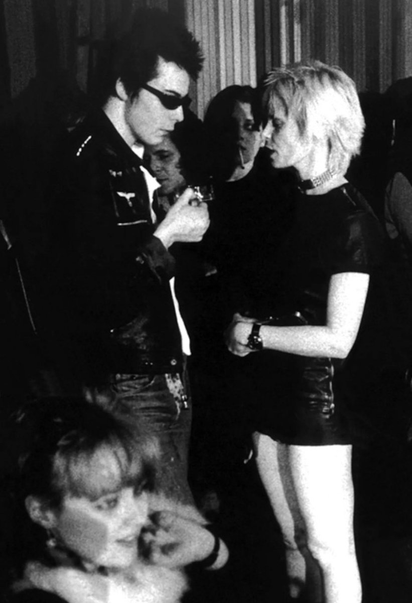 trashboy_______'s tweet photo. Sid Vicious and Vivienne Westwood https://t.co/zoUPruOl7P