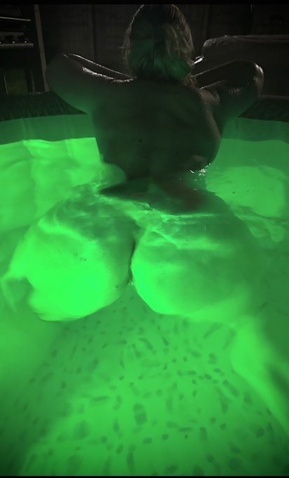 I hope you all had a great weekend x Retweet this post and I&rsquo;ll send you something special x #HotNight<a href="/tag/latenight"class="tags"><span>#latenight</span></a><a href="/tag/fans"class="tags"><span>#fans</span></a><a href="/tag/hotnight"class="tags"><span>#hotnight</span></a>