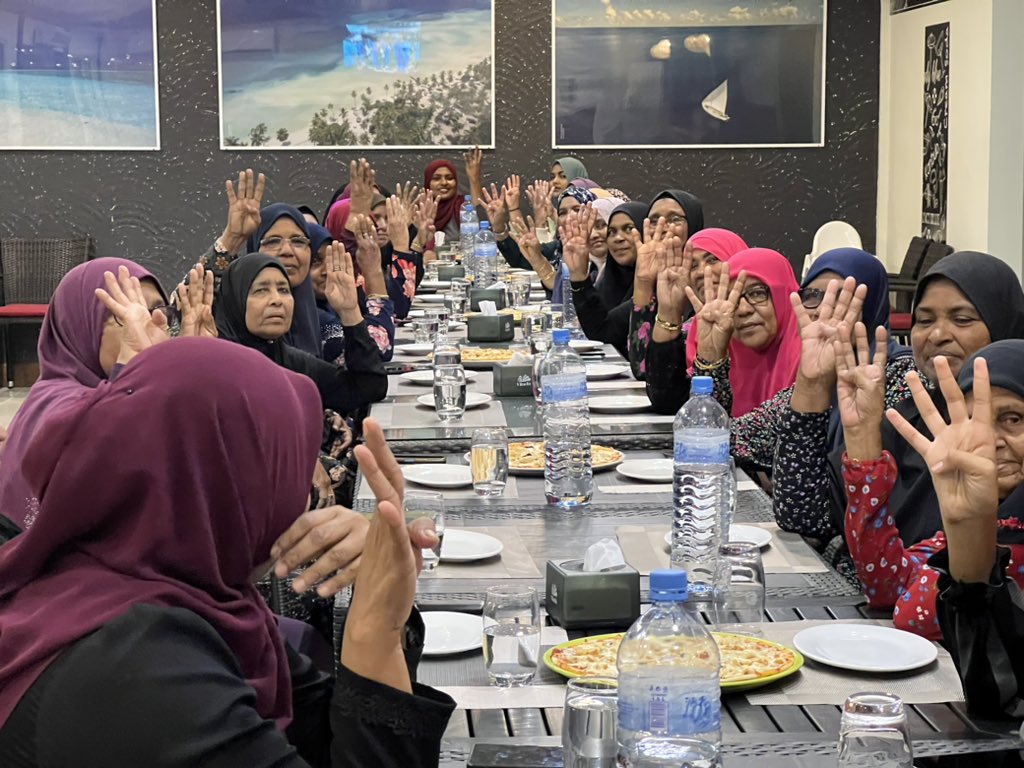 JahuluTitan's tweet photo. ލ.ގަމުގެ މާހިންނަ އަވަށުގެ އިސްރައްވެހިން އަޅުގަނޑުމެންގެ މަންމަ އަދި މާމަމެން ވެސް ގަދަކޮއް @MMuizzu  އާއެކުގަ 
#Muizzu2023 
#MuizzuSembe2023 
#rashinne 
@Auraaf777 
@HuxenAlim @HamdhyThihthi @shammu5151 https://t.co/2apKvz5eFm