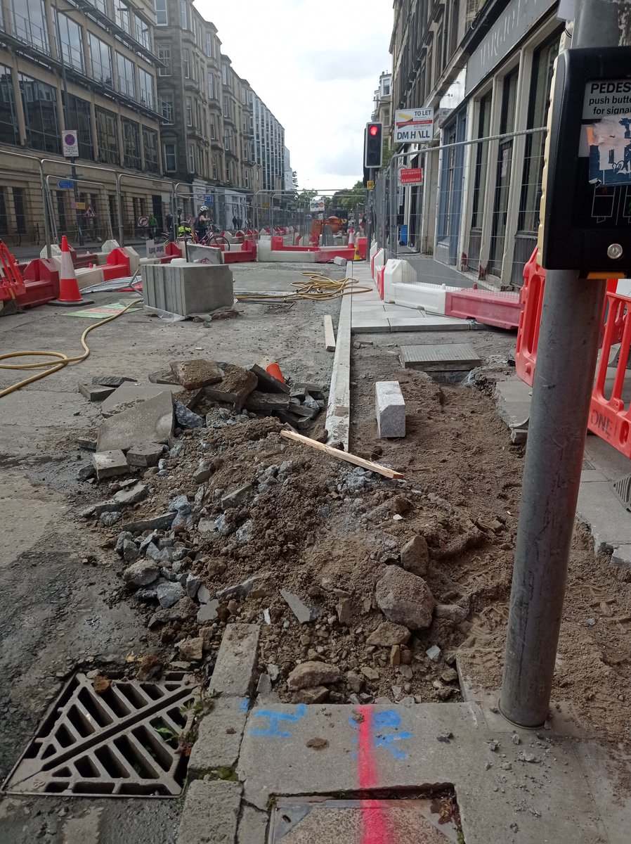 Very disappointing to see footway removed along the whole of the busy, narrow Haymarket Terrace pavement to accommodate the new #CCWEL cycleway. 

We've repeatedly been assured that new space for cycling will not come from pedestrian space.