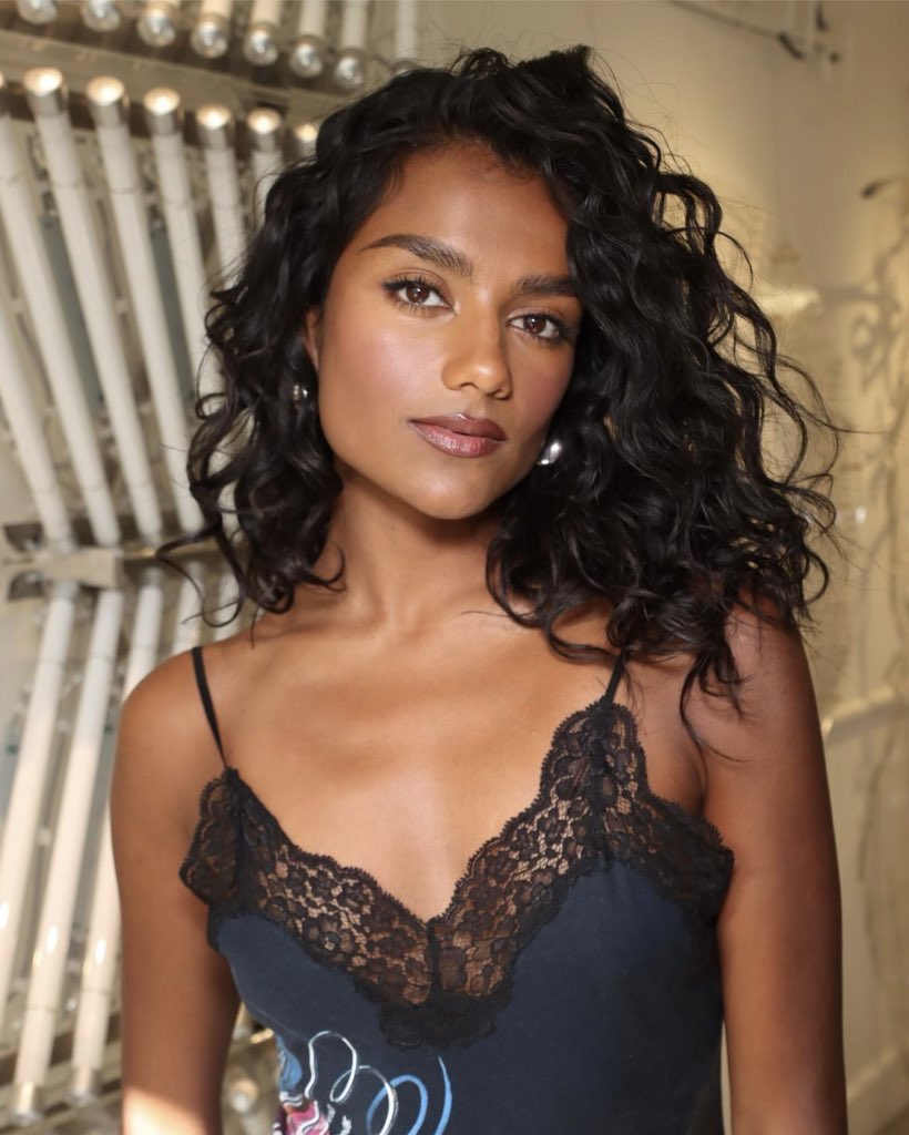 lizmademoiselle's tweet photo. Happy #SimoneSunday! Or should I say #SimoneWeek cause we got so much content👸🏾🖤 https://t.co/JnfKXM6Jpz