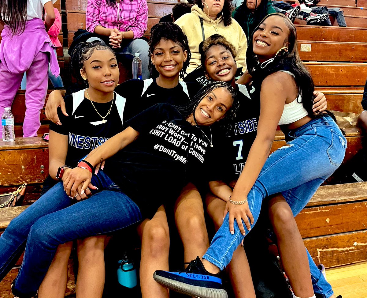 The Lady Comets LOVE when our parents pull-up! #LadyComets #RunItBack #BacktoBusiness