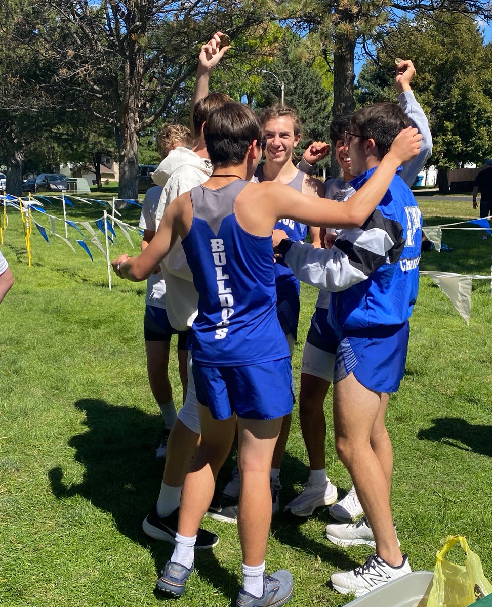 AllianceXC's tweet photo. A huge thank you to the cheerleaders, wrestling managers, volunteers, and everyone else who came out and helped or supported our team!! https://t.co/uyf5PUl9W4
