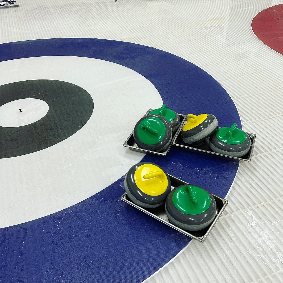 curlschenectady's tweet image. When you have old stretched houses and a solution to ice down bubbles. 😉

#curling #icemaking #icemaker #solution #workaround #dowhatyougottado