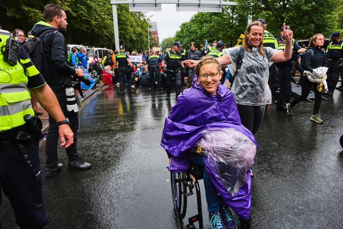 Dit beeld zegt genoeg! #Demonstratierecht is voor iedereen! #YouAreNotAlone 
#StopFossieleSubsidies 
#ExtinctionRebellion
#WijGaanDoor #A12
#ChristianClimateAction