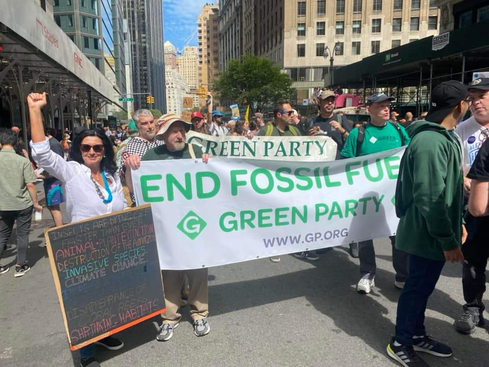 Marche in New York to End Fossils Fuels @HeadOrg

#FeministsWantSystemChange
#FastFairForever
#EndFossilFuels