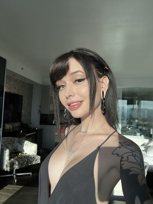 You wanna spend money on me 😇 https://t.co/aEU1End4HE<a href="/tag/mvsales"class="tags"><span>#mvsales</span></a>