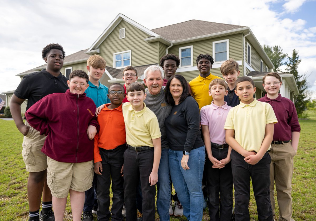 mhsjobs's tweet photo. Full-time houseparents shape lives every day. Learn more: https://t.co/3HTS2sSXtn #HersheyJobs @miltonhershey https://t.co/yr6Qs1cNsV