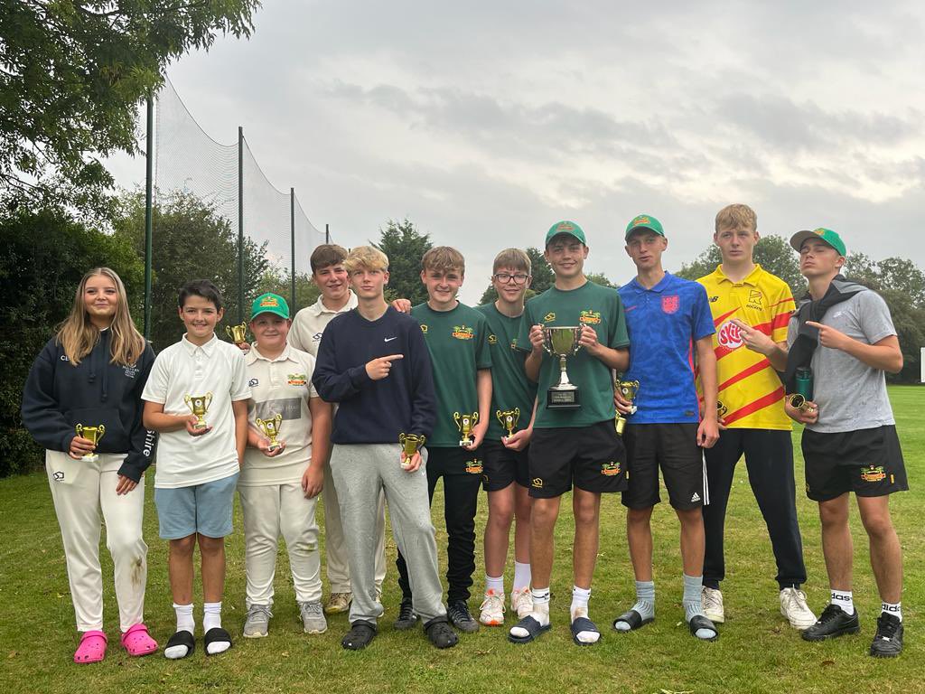 🏆 CHAMPIONS 🏆 The Under 15s today won the Jack Briggs Memorial Trophy, beating Rosehill Methodists by 10 runs. Great work from all involved and well played, the future is bright! 💚