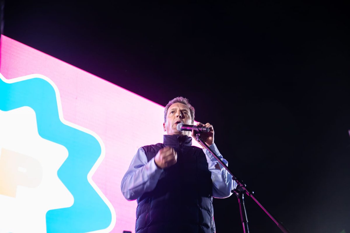 claudioaferreno's tweet photo. Acompañamos a los movimientos populares en el microestadio Malvinas Argentinas que lanzaron la campaña Barrio por Barrio con @SergioMassa para Defender la Patria. https://t.co/JqjjdBU4le