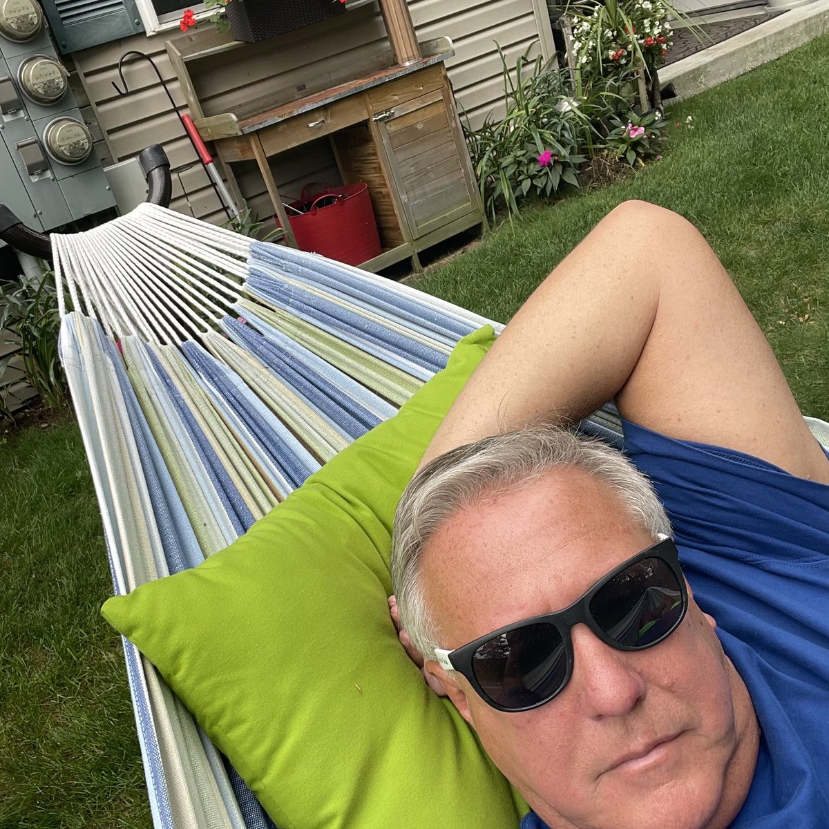 Jeffy1477's tweet photo. Swam my laps, cleaned up after party and now hammock time! #noslacker https://t.co/JoxDeJS1x9