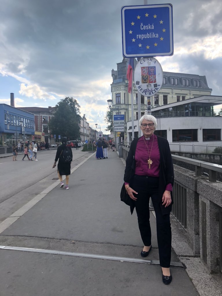 BiskopAntje's tweet photo. Med en fot i 🇵🇱 och den andra i 🇨🇿. Har predikat i Cieszyn idag. Tillsammans med lutherska kristna från hela världen njöt vi av översvallande gästfrihet.
#lwfassembly #onebodyonespiritonehope https://t.co/qcupQYjhK6