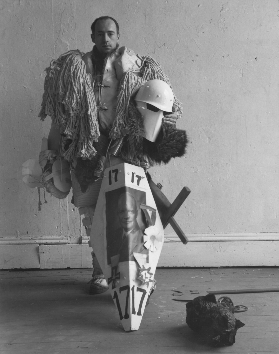 Bonesdrawstuff's tweet photo. War- a performance art collaboration between Robert Morris and Robert Huot, 1963 https://t.co/r4WjFzcYRu