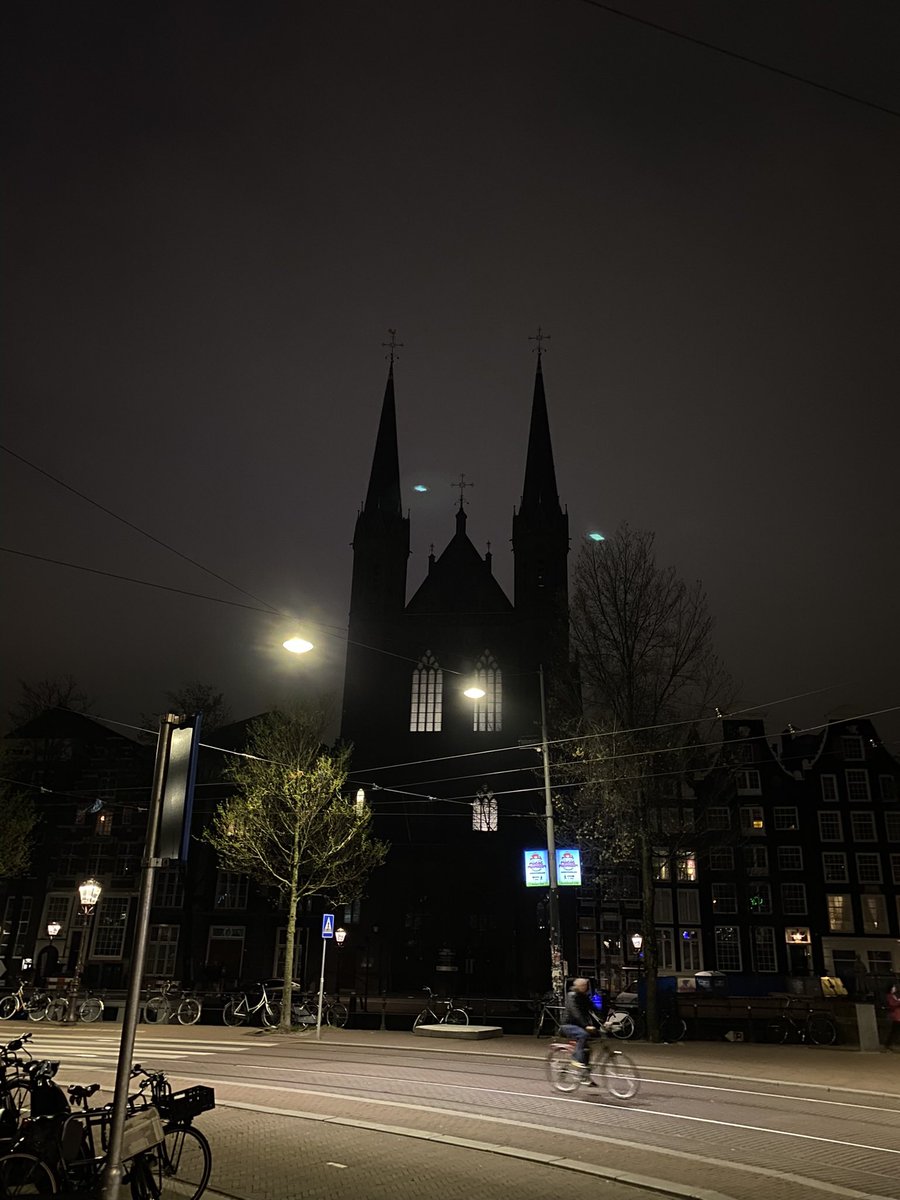 in_trusive_thot's tweet photo. people don't get why ill wait to listen to a new album, but the first time jess heard the song Moonlight by Kali Uchis we walked around amsterdam listening to it on wire headphones sharing one each and listening on a loop for hours and that's the 1st experience everyone deserved https://t.co/f012lI1wef