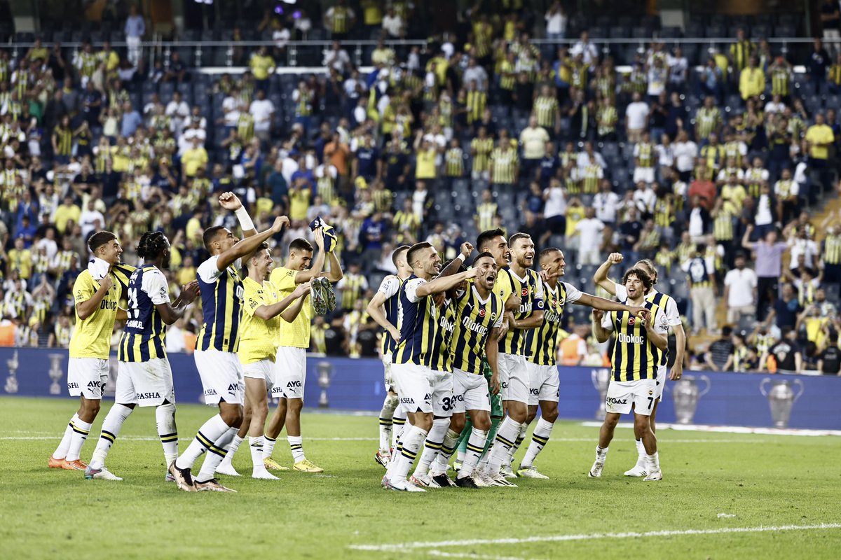 Fenerbahce's tweet photo. 🔟/🔟 fotoğraf. 👊🙃 https://t.co/RCn1hIDAFe
