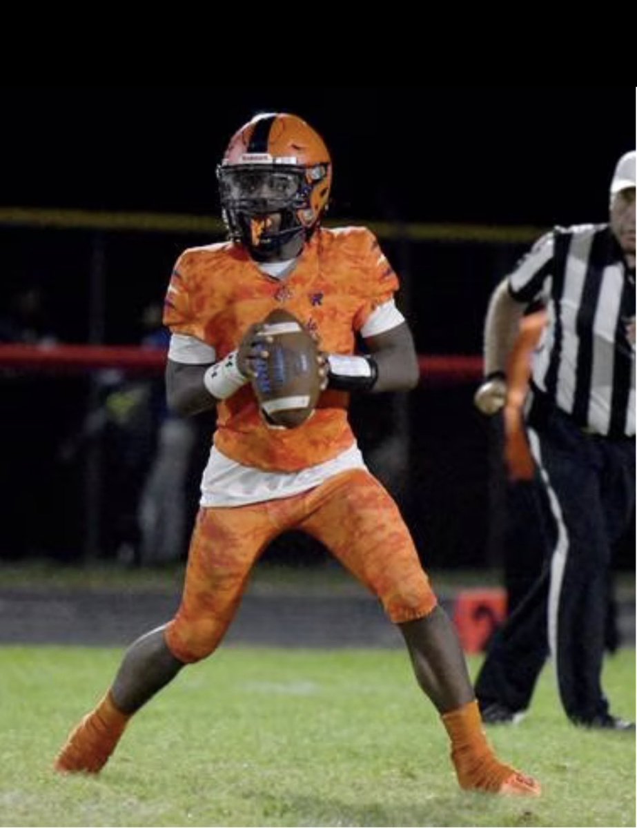 wscougarsfb's tweet photo. @GuiseppeMoore3 received Player of the Week honors after going 6-6,  173 yards, 3 TDs and adding 88 yards and 2 TDs on the ground vs. @WhitingFootball #DualThreat #RPO #PawsUP #TheGaryWay https://t.co/QPOApQFlHp