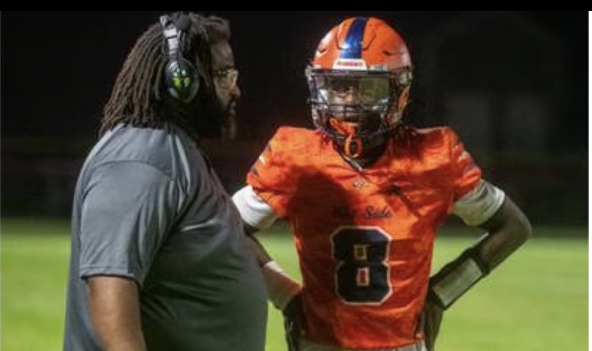 wscougarsfb's tweet photo. @GuiseppeMoore3 received Player of the Week honors after going 6-6,  173 yards, 3 TDs and adding 88 yards and 2 TDs on the ground vs. @WhitingFootball #DualThreat #RPO #PawsUP #TheGaryWay https://t.co/QPOApQFlHp