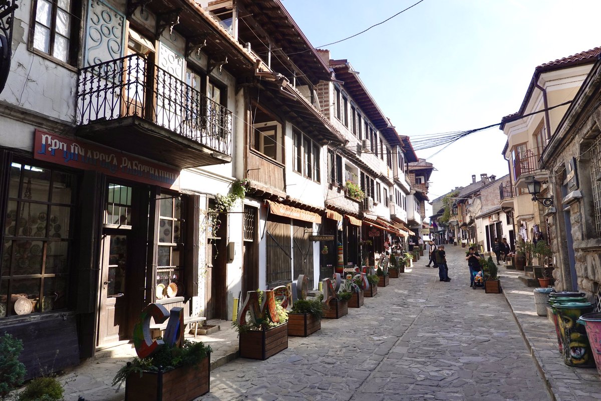 Davestravelworl's tweet photo. Views of the historic town of Veliko Tarnovo, Bulgaria.
It is located in northern Bulgaria on the Yantra River and is known as the historical capital of the Second Bulgarian Empire. #bloggershutrt #theclqrt  #bloggersdreamrt #bloggerstribe @bloggershut @_teamblogger #teamblogger https://t.co/F152reLqqx