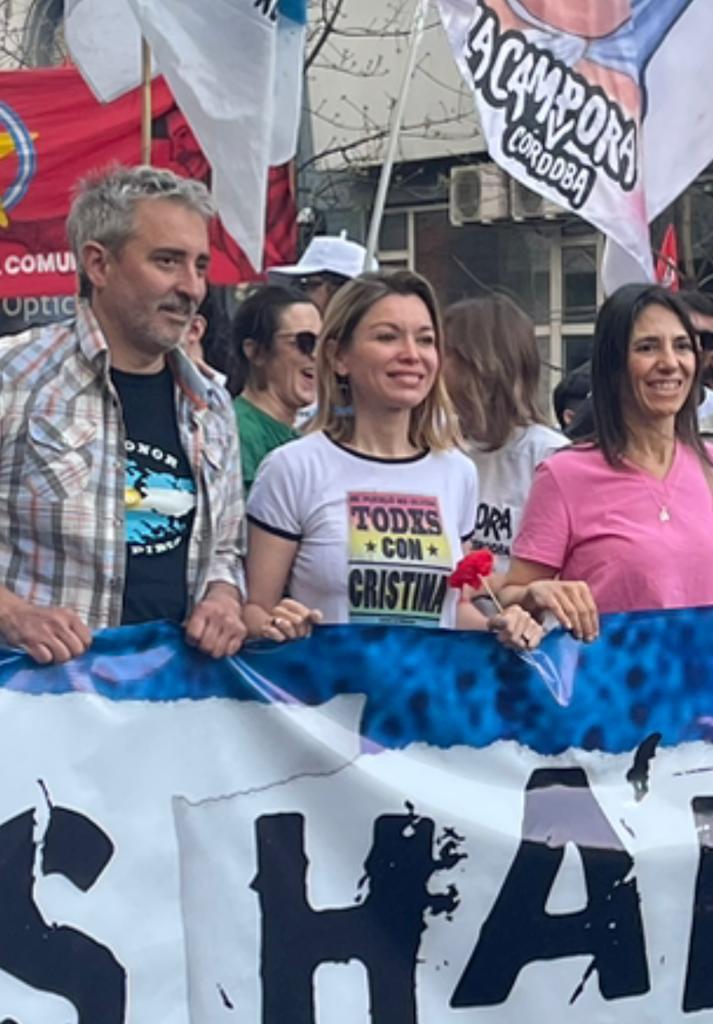 VeronicaCalarco's tweet photo. Luchamos por un país mejor...y eso es posible!!! https://t.co/GuNf8nU78O