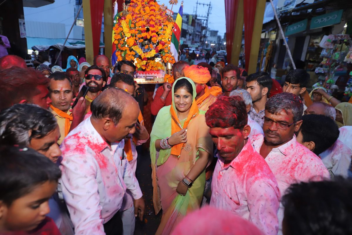 kiransnm's tweet photo. श्री बाबा रामदेव जी के प्राकट्य दिवस (भादवा बीज) के अवसर पर रेगर मोहल्ला (केलवा) में आयोजित शोभायात्रा में उपस्थित होने का सौभाग्य प्राप्त हुआ एवं सभी को शुभकामनाएँ प्रेषित की।
#jaibabari #JaiBabaRamdev #rajsamand #Rajasthan https://t.co/TWjS3axL4l